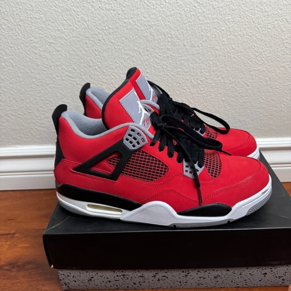 Jordan 4 Retro Toro Bravo Size 10.5 - Picture 1 of 8